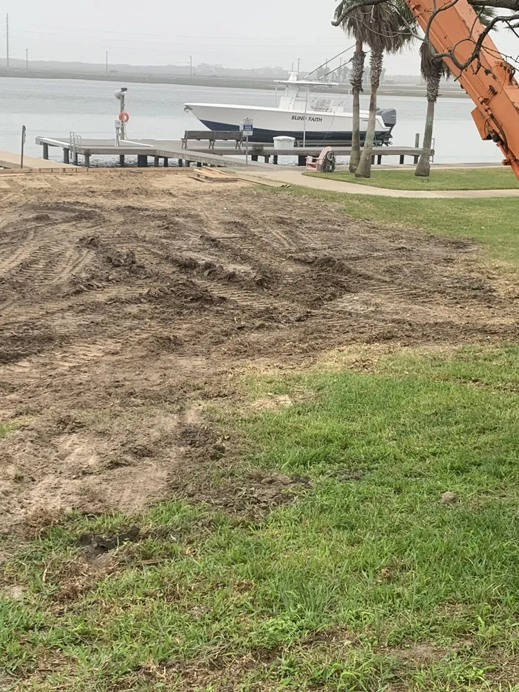 Top-rated yard maintenance for homes in Damon, TX by C&C Landscaping