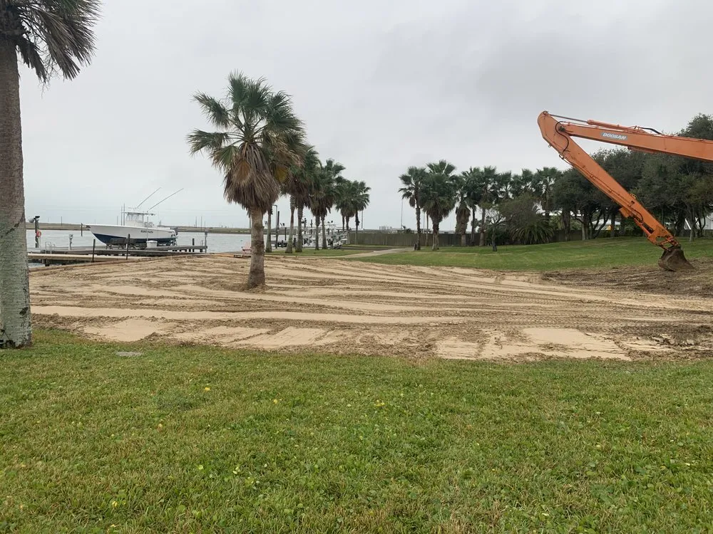 Local yard cleanup service experts serving Damon, TX - C&C Landscaping