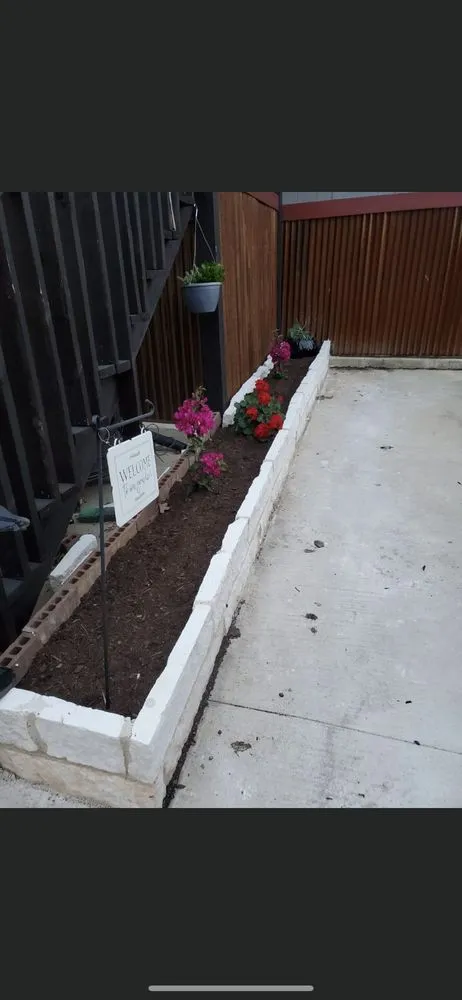 Affordable landscaping services experts serving Damon, TX - C&C Landscaping