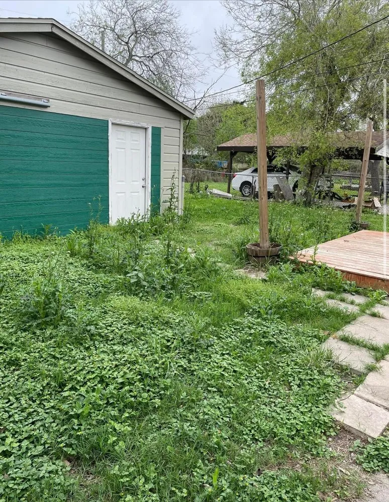 Professional yard maintenance experts serving Corpus Christi, TX - CC Lawn Barbers