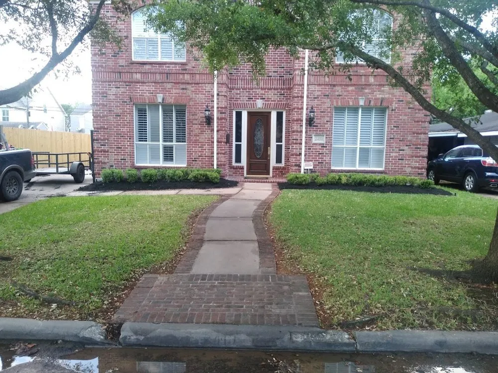 Expert lawn mowing service experts serving Houston, TX - C&C Lawn Services