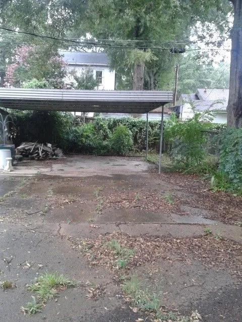 Reliable yard cleanup service for residential properties in Shrevepor, LA by C&C Services
