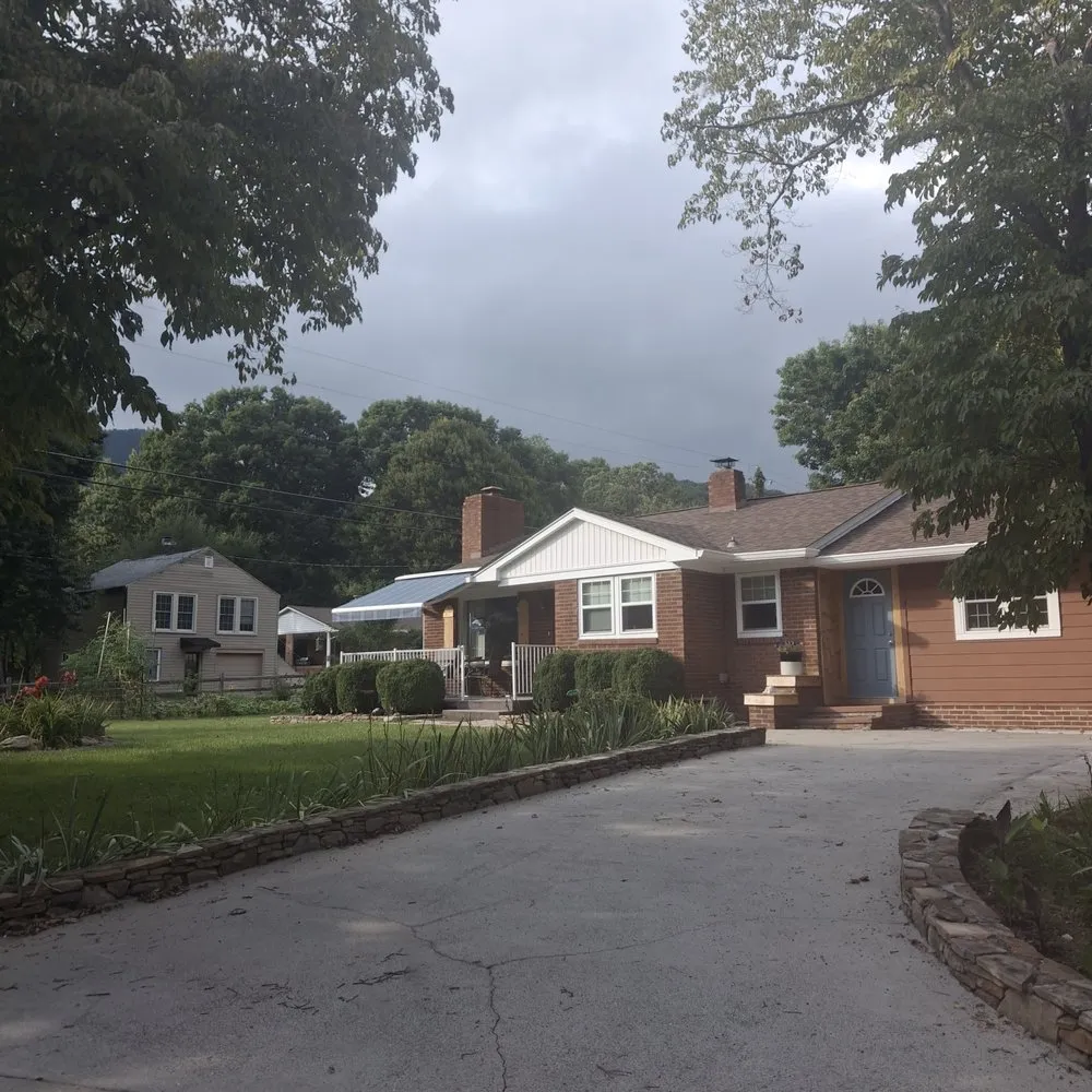 Custom yard cleanup service in Swannanoa, NC - C&D Grass Slingers