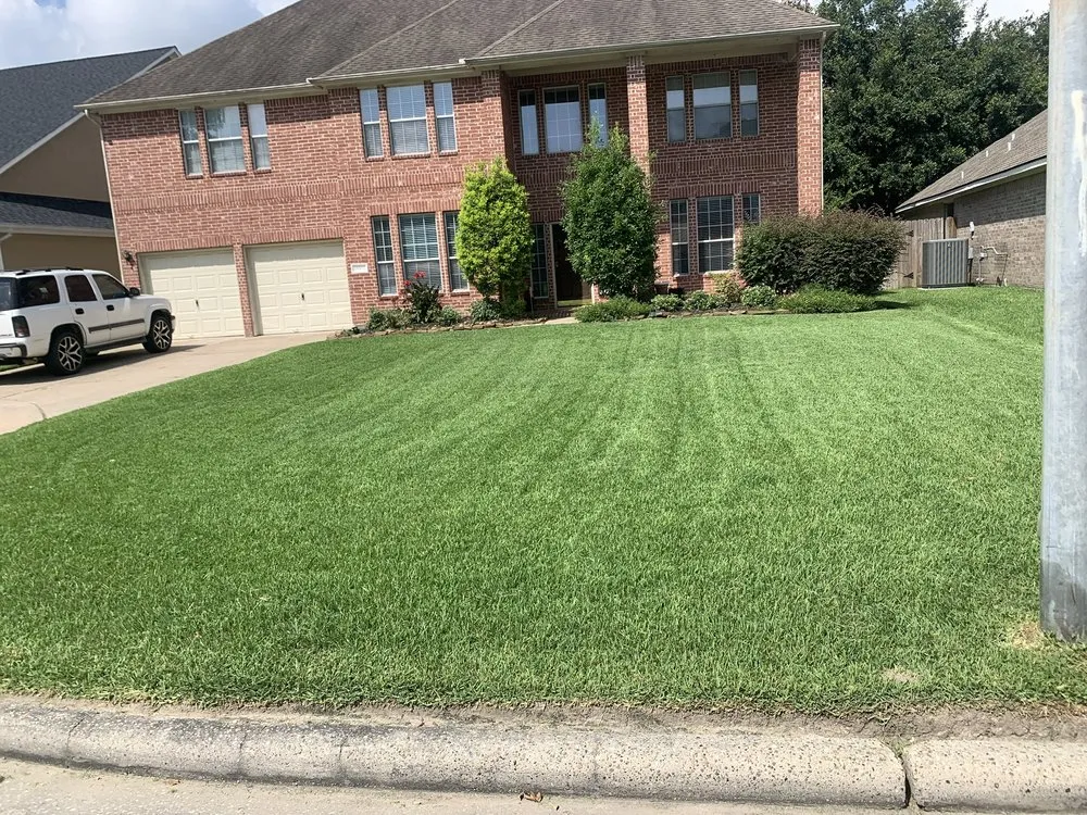 Professional yard maintenance with custom design in Dayton, TX by C&D lawn care