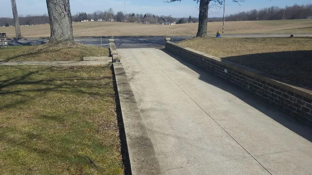 Top-rated yard cleanup service experts serving Canton, OH - C&d Lawn Service