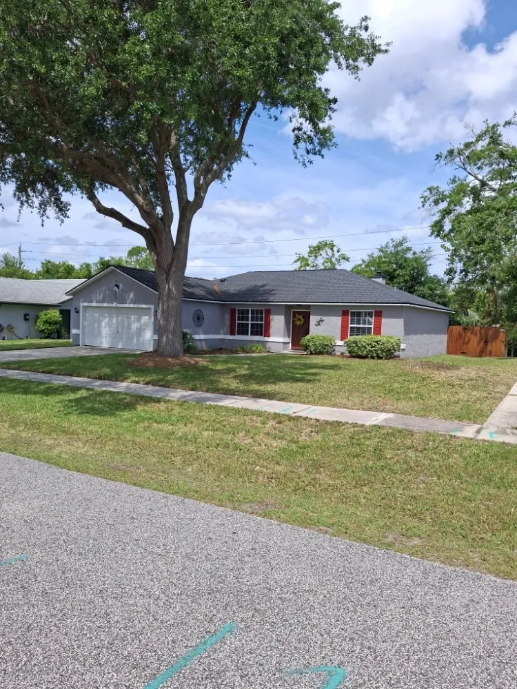 Professional lawn care service in Earleton, FL by Cdat Lawn Maintenance and Clean Up