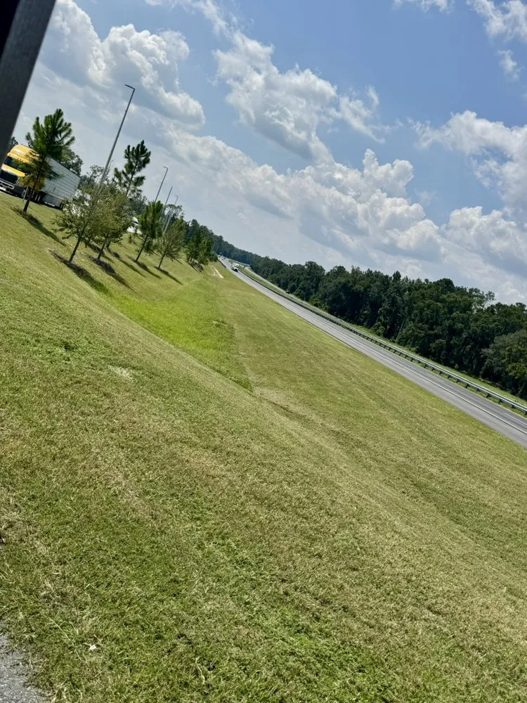 Professional garden landscaping experts serving Jacksonville, FL - CDC Landscaping And More