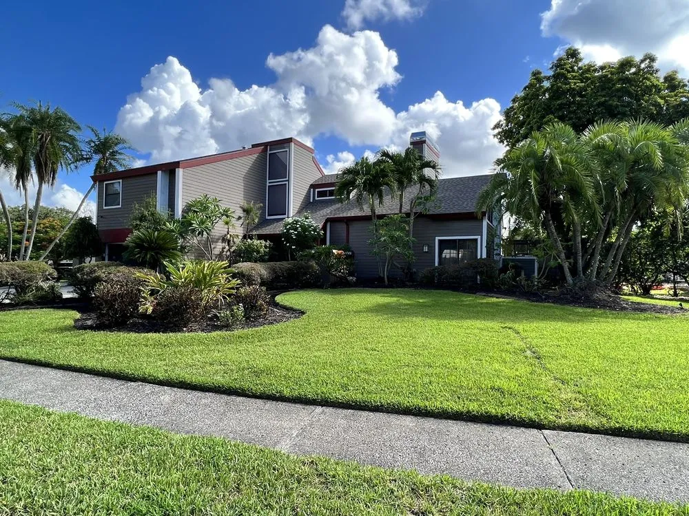 Trusted landscaping services for residential properties in Saint Petersburg, FL by Cds landscaping