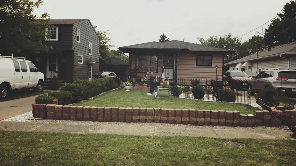 Custom yard maintenance experts serving Lorain, OH - C&E Landscaping And Powerwash Service