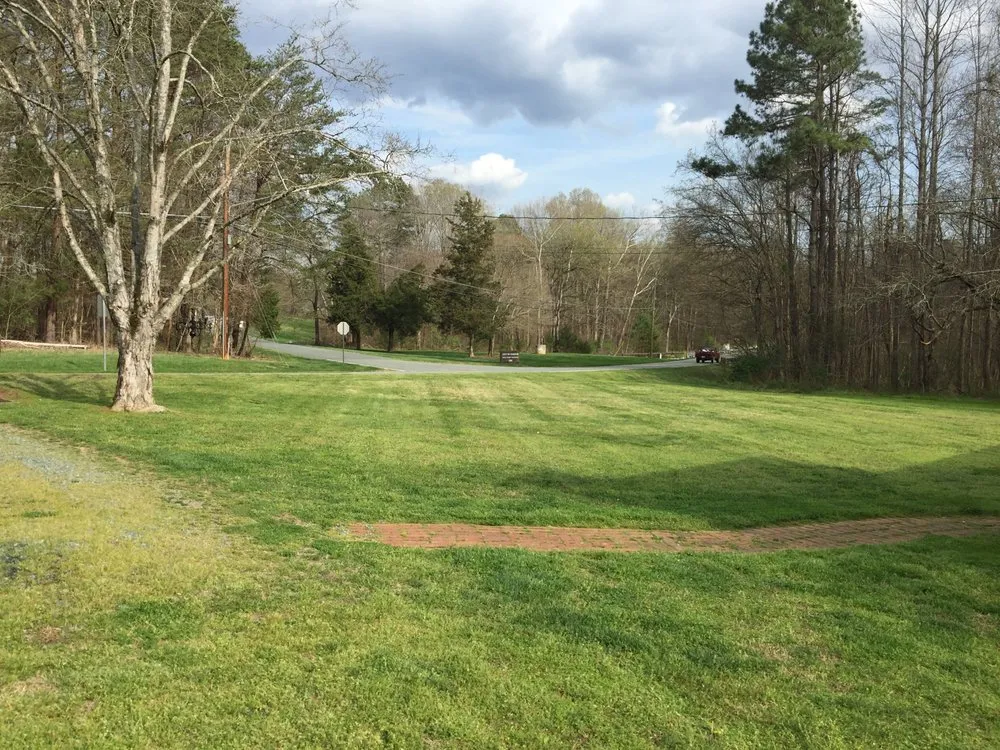 Custom lawn mowing service in Burlington, NC - Cecilio Services