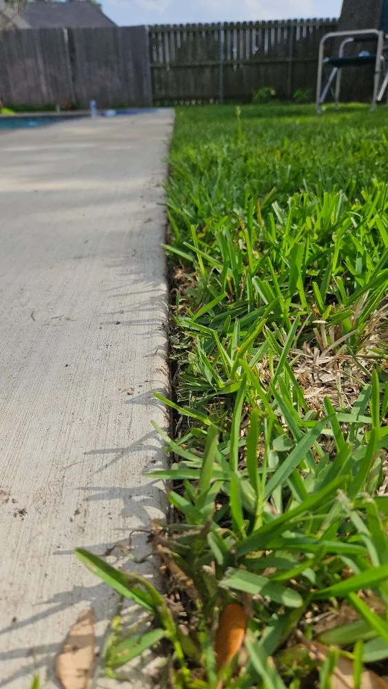 Custom lawn mowing service in Eustace, TX - Cedar Creek Curb Appeal