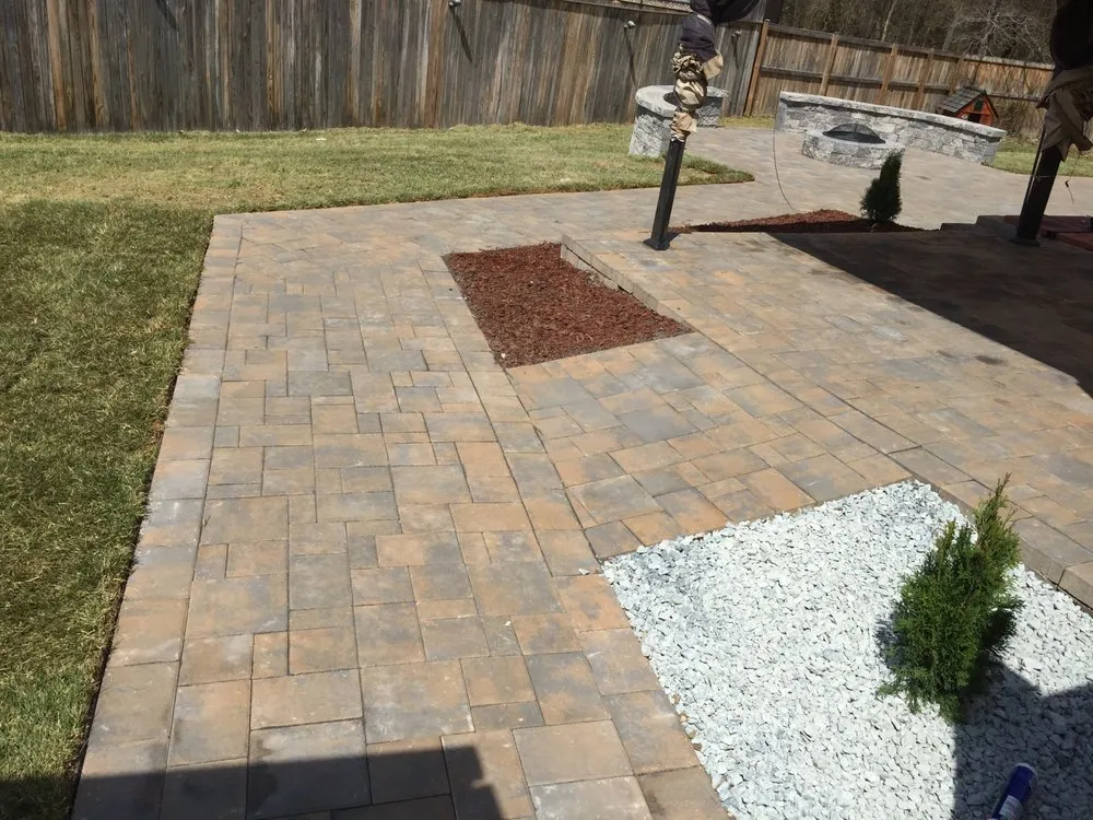 Custom lawn mowing service experts serving Alexandria, VA - CedarGrove