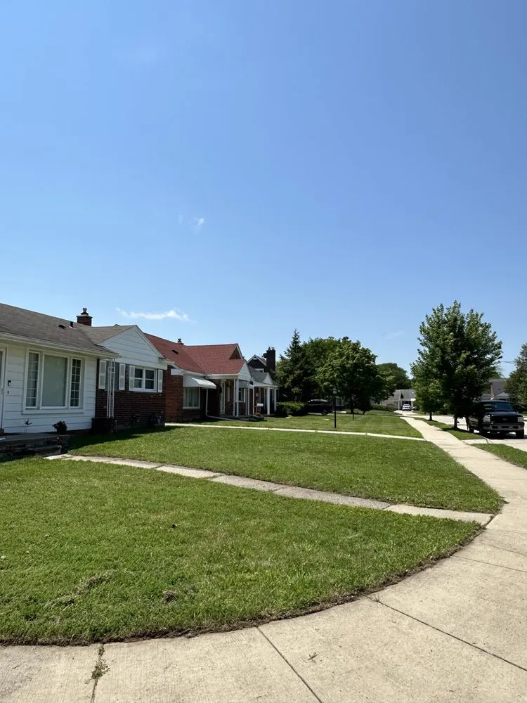 Top-rated yard cleanup service experts serving Dearborn Heights, MI - Cedarland Landscaping Services