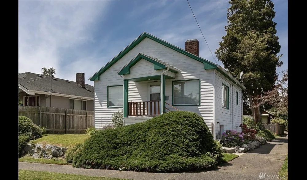 Reliable lawn mowing service for residential properties across Seattle, WA - Cedillo Garden Service