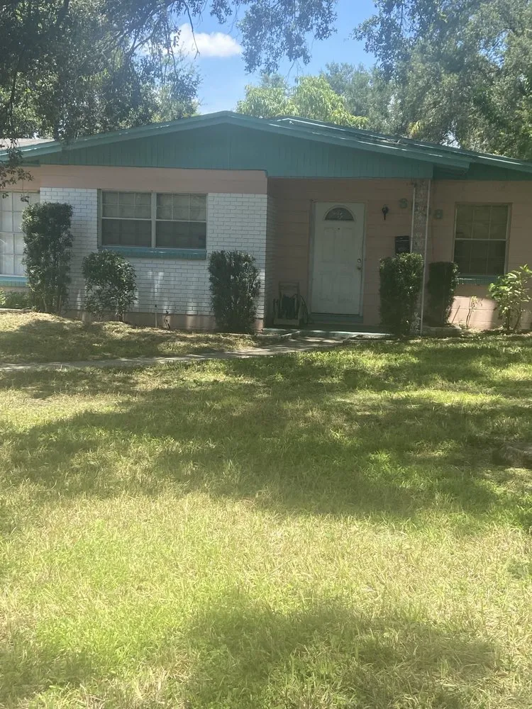 Top-rated lawn care service experts serving Tampa, FL - Cedric Washington’s Landscaping