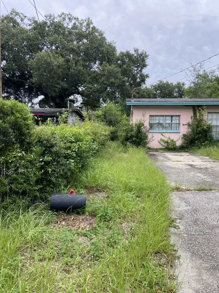 Professional lawn mowing service for beautiful yards in Tampa, FL by Cedric Washington’s Landscaping