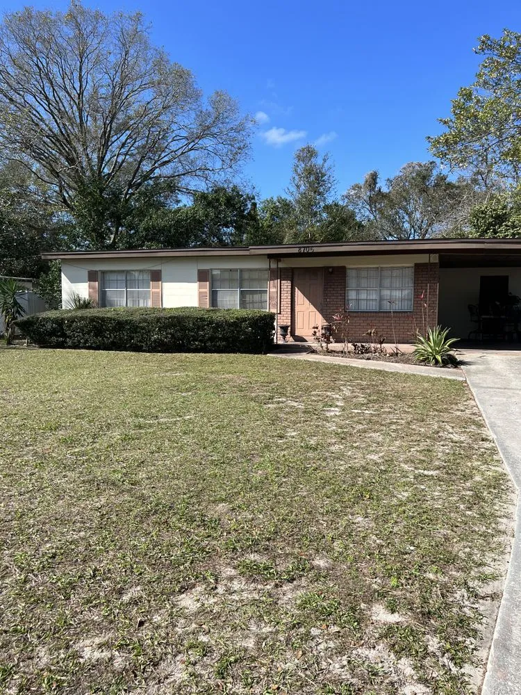 Custom yard cleanup service in Tampa, FL - Cedric Washington’s Landscaping