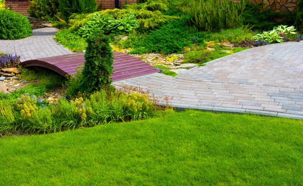 Trusted garden landscaping for beautiful yards in San Antonio, TX by Cedric's Lawn Service