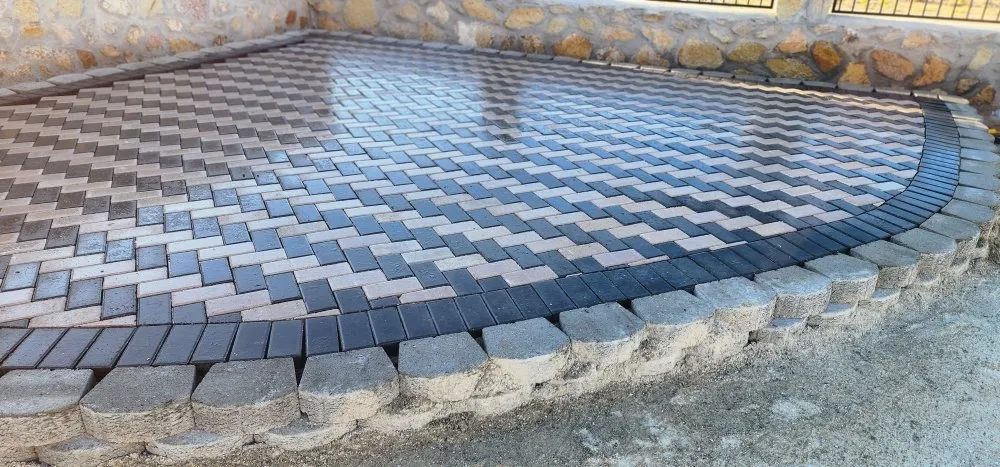 Reliable lawn care service with custom design across Las Cruces, NM - Celeste Scapes