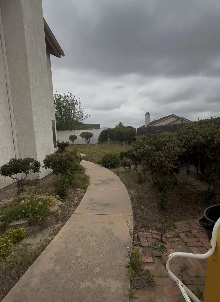 Local lawn care service in Oxnard, CA by Cendejas Lawn Maintenance