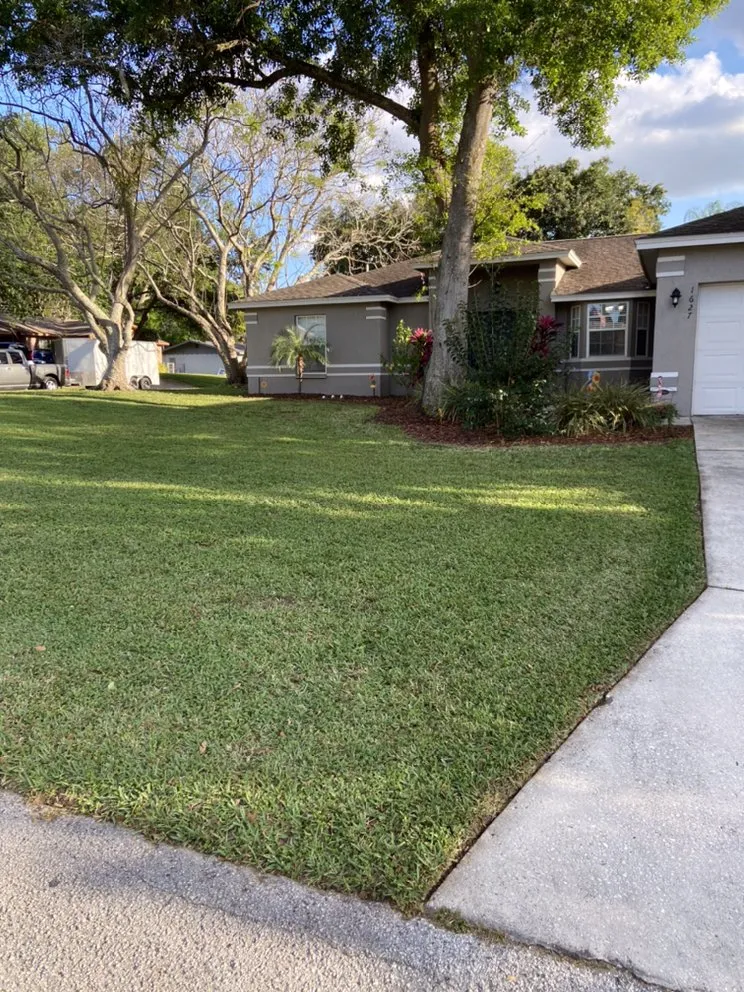 Expert garden landscaping in Lakeland, FL - Center State Lawn Care