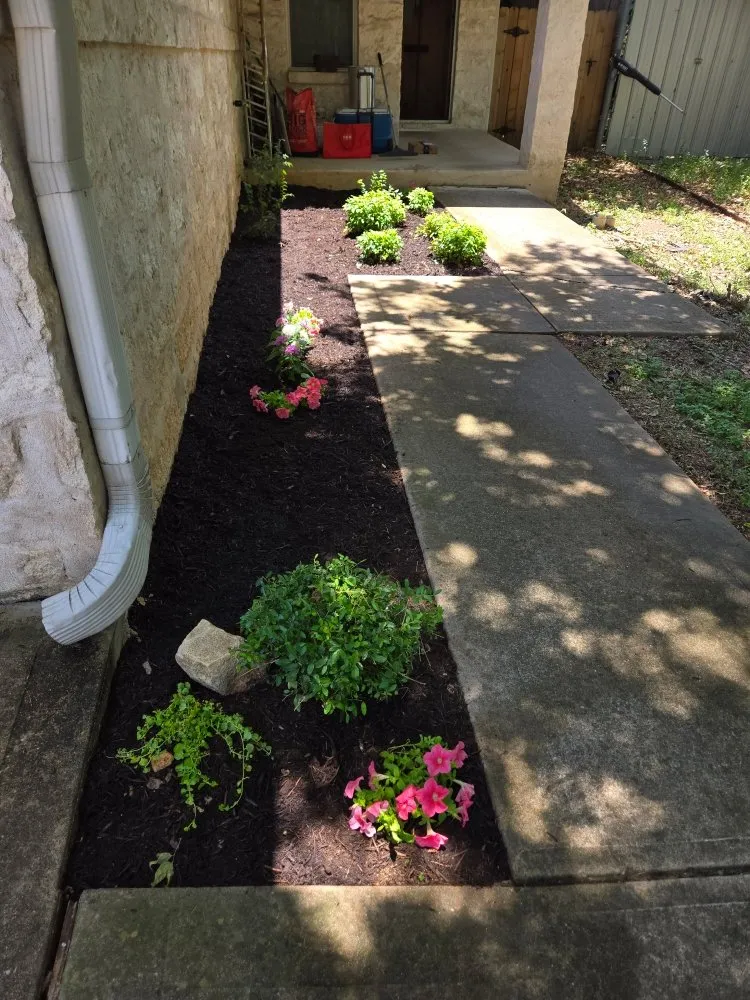 Expert lawn mowing service experts serving Liberty Hill, TX - CenTex Yard Services