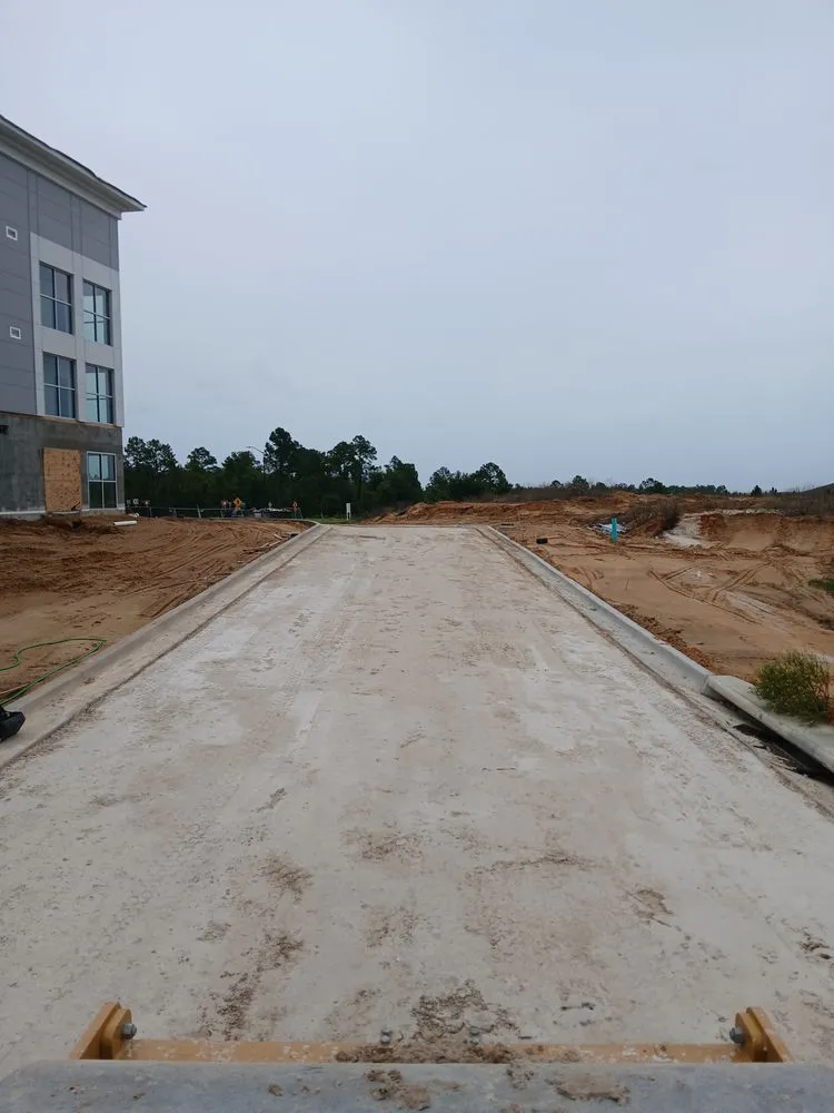 Custom lawn mowing service experts serving Apopka, FL - Centra Flo