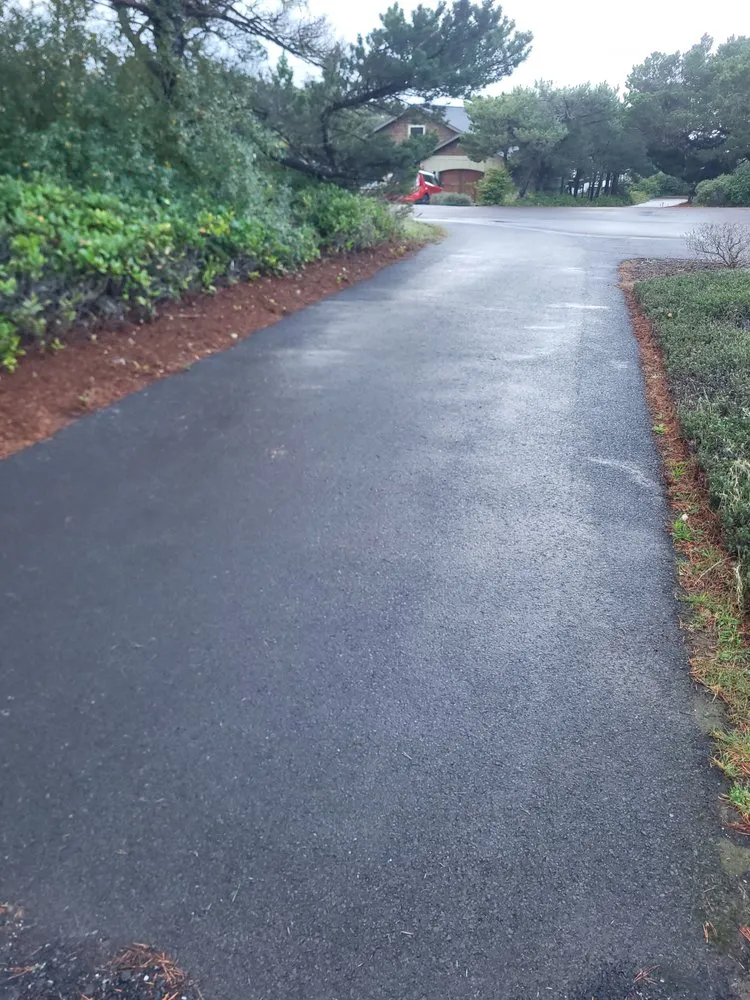 Top-rated residential landscaping for beautiful yards in Lebanon, OR by Central Coast Yard Maintenance