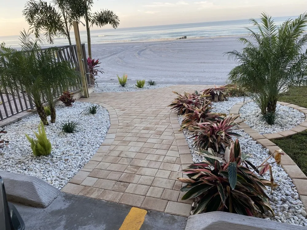 Custom garden landscaping for homes in Lakeland, FL by Central Florida Landscaping & Design