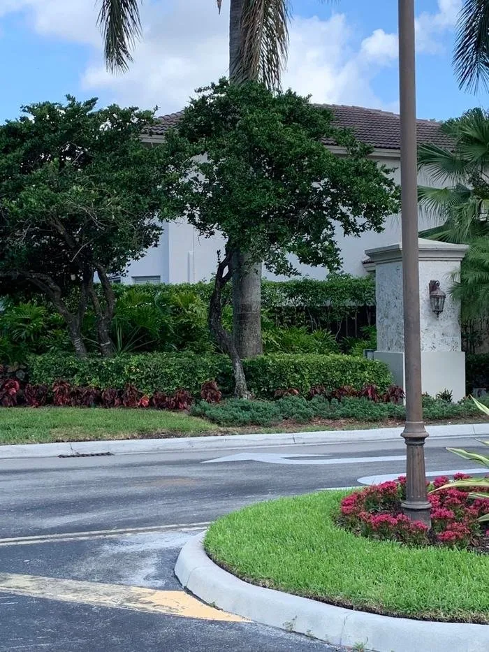 Professional lawn care service in Weston, FL by Central Lawn Maintenance