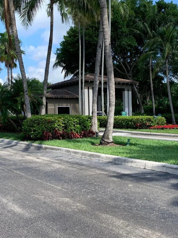 Top-rated garden landscaping for residential properties in Weston, FL by Central Lawn Maintenance