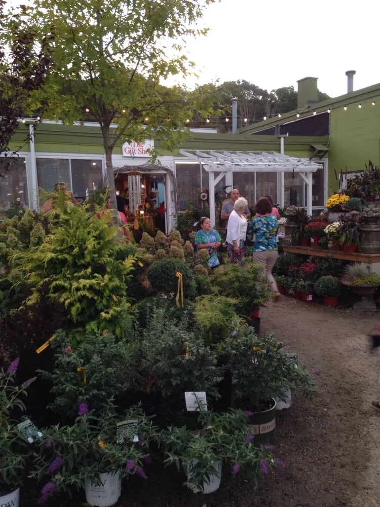 Custom landscape design experts serving Johnston, RI - Central Nurseries