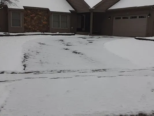 Central Pro Lawncare Logo