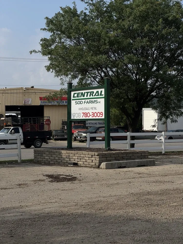 Custom residential landscaping experts serving Cicero, IL - Central Sod Farms