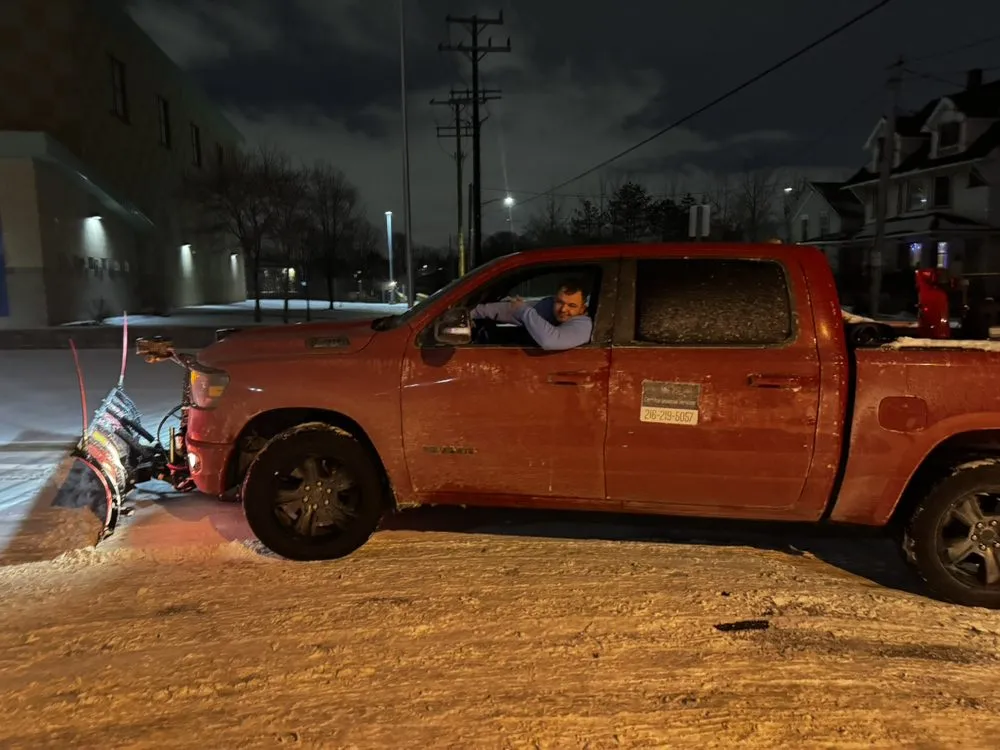 Top-rated yard maintenance experts serving Parma, OH - Cerritos Seasonal Services