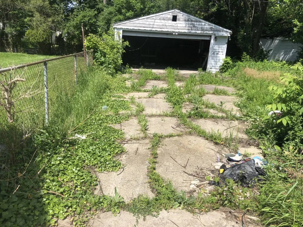 Local garden landscaping for homes in Warren, MI by Certified Cuts