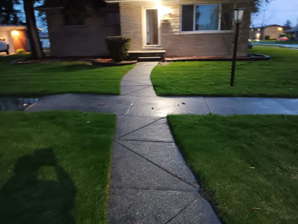 Reliable yard maintenance in Warren, MI by Certified Cuts