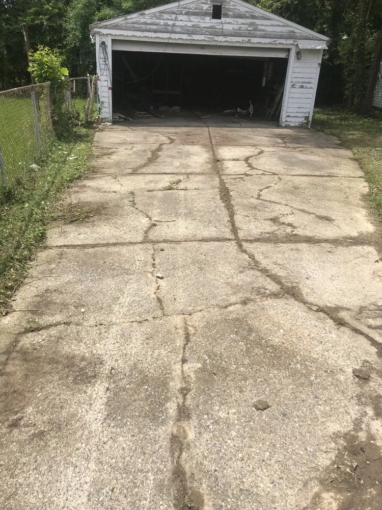 Custom yard maintenance for homes in Warren, MI by Certified Cuts