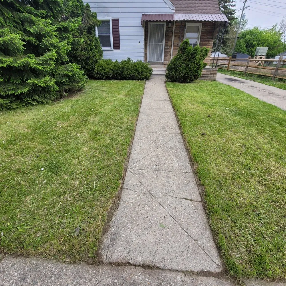 Top-rated outdoor landscaping in Warren, MI by Certified Cuts