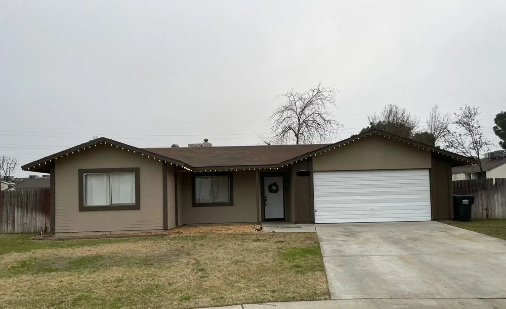 Custom yard maintenance in Bakersfield, CA by Cervantes Tree Services