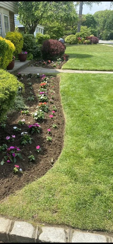 Custom lawn care service experts serving Lynbrook, NY - Cesar Garcia Landscaping