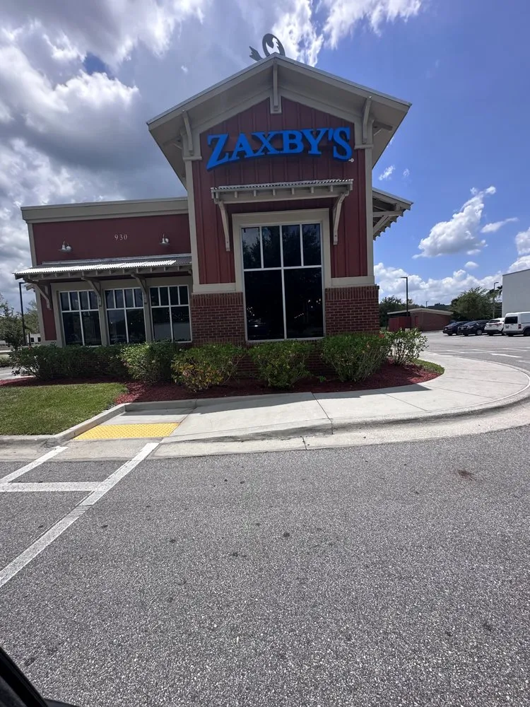 Local yard cleanup service with custom design in Orlando, FL by Cesar Quality Landscaping