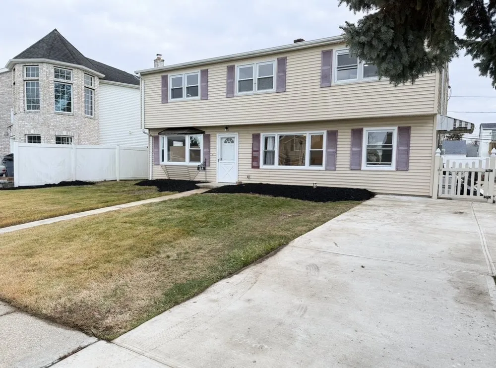 Custom yard cleanup service experts serving Hicksville, NY - Cesars Landscaping