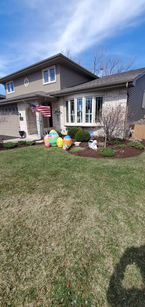 Custom yard cleanup service in Oak Lawn, IL by Cesar's Lawn Maintenance & Services