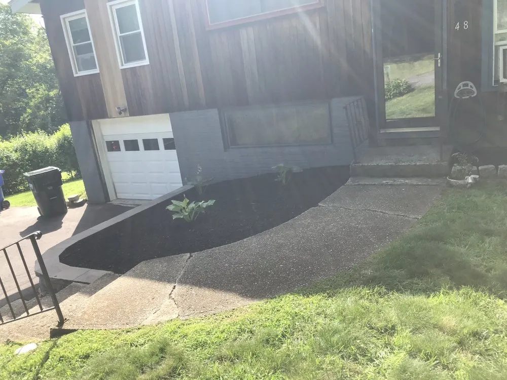 Local yard maintenance experts serving Wolcott, CT - Cesar's Lawn Maintenance