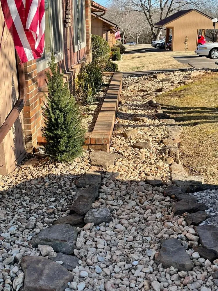 Affordable lawn mowing service experts serving Lowell, AR - Cew Landscape