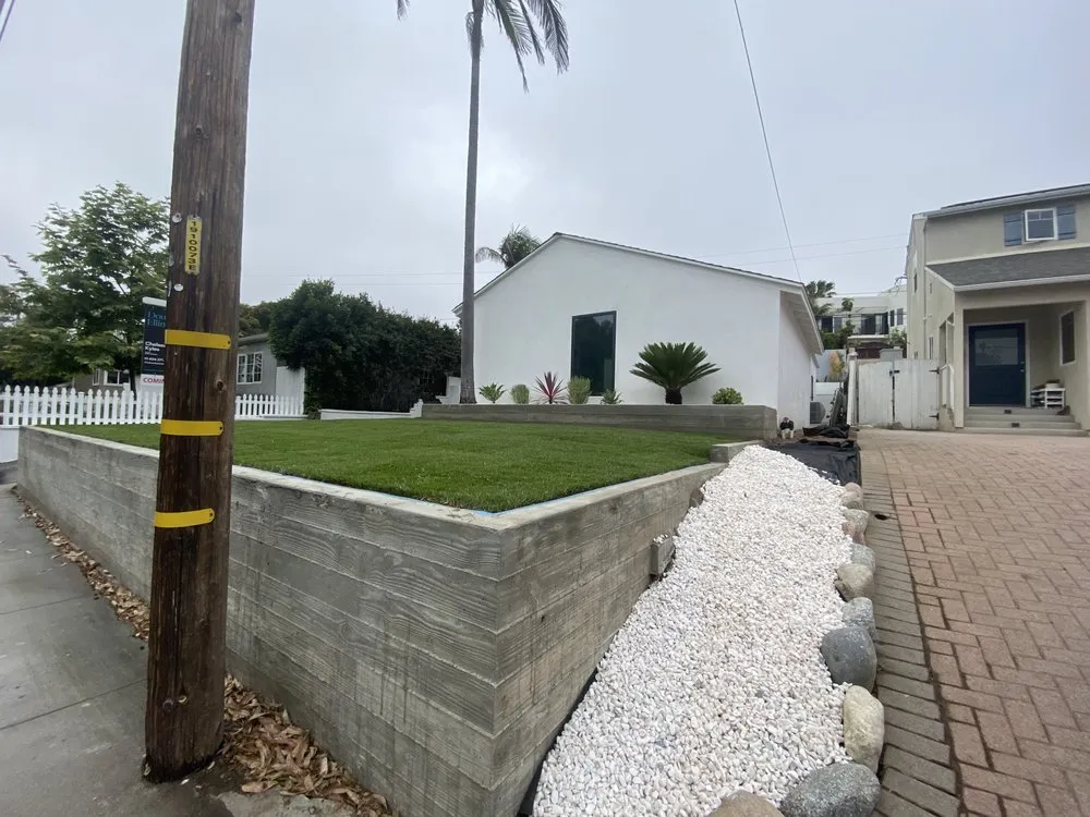 Reliable yard maintenance for year-round maintenance in Los Angeles, CA by C&G Landscape