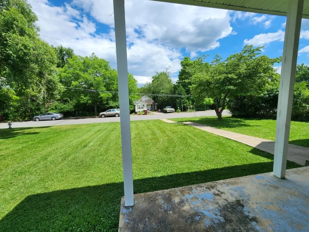 Top-rated yard maintenance in Kingsport, TN - CG Mowing