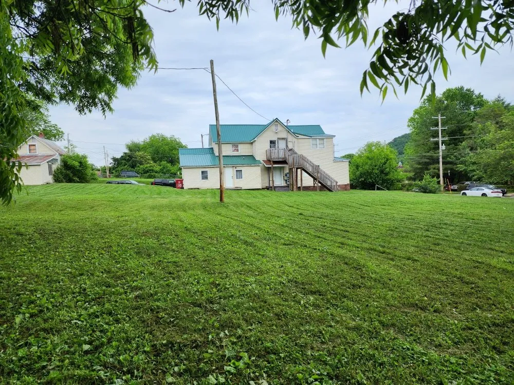 Top-rated yard maintenance in Kingsport, TN by CG Mowing