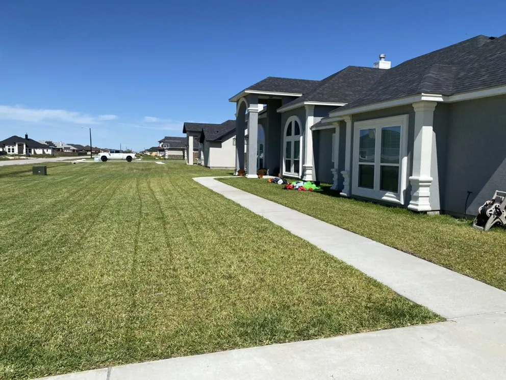 Custom lawn care service experts serving Corpus Christi, TX - CGB Lawncare Services